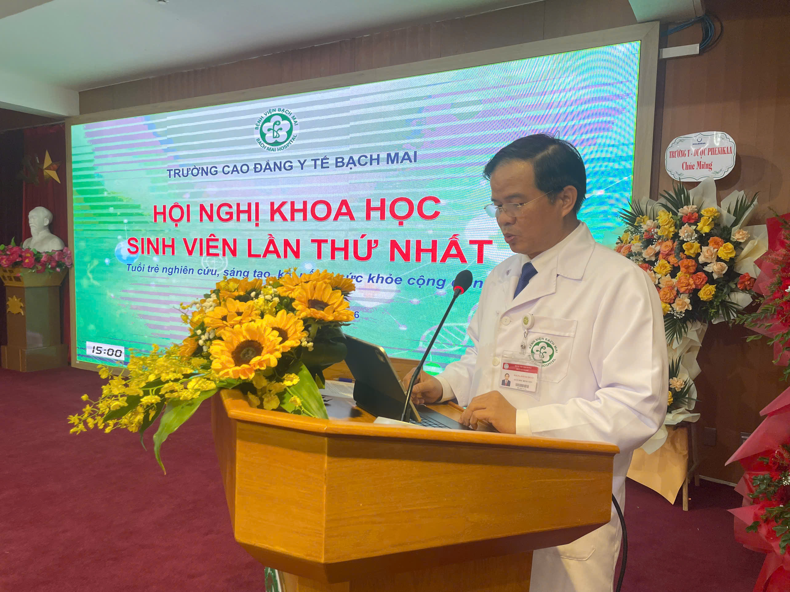 Hội nghị Khoa học sinh viên lần thứ nhất: Gắn nghiên cứu với chăm sóc sức khỏe cộng đồng